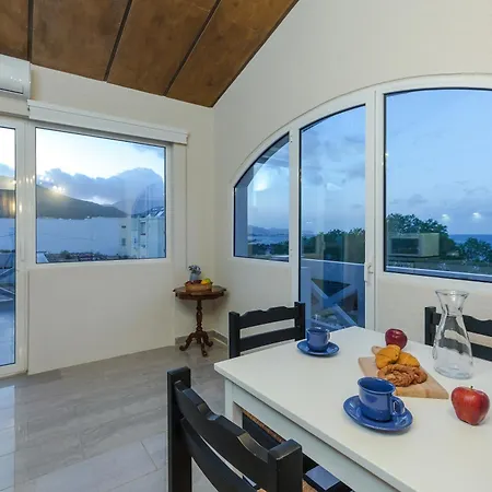 Zoe's Place - 1 Bd Loft Beachfront Apartament