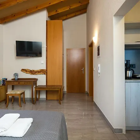 Zoe's Place - 1 Bd Loft Beachfront Apartament Kíssamos